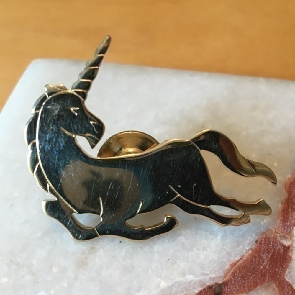 Vintage Avon Team Leader Unicorn Goldtone Brooch Pin